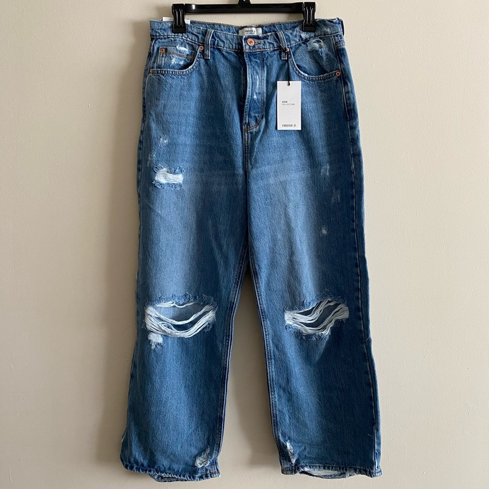 NWT Forever 21 Distressed Straight Jeans Size 30